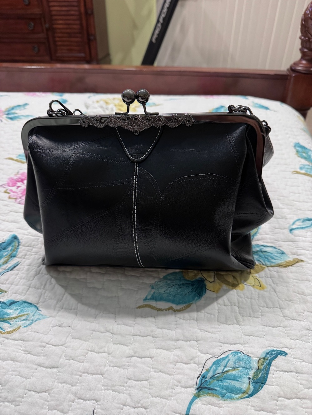 Vintage-Inspired Black Frame-Top Crossbody Bag